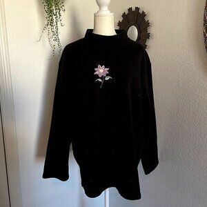 Fleece Long Sleeve w/ Flower Embroidered